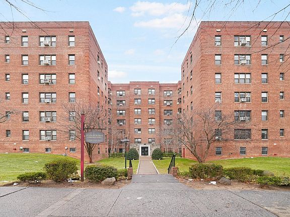 2nd image of 485 E Lincoln Avenue #201