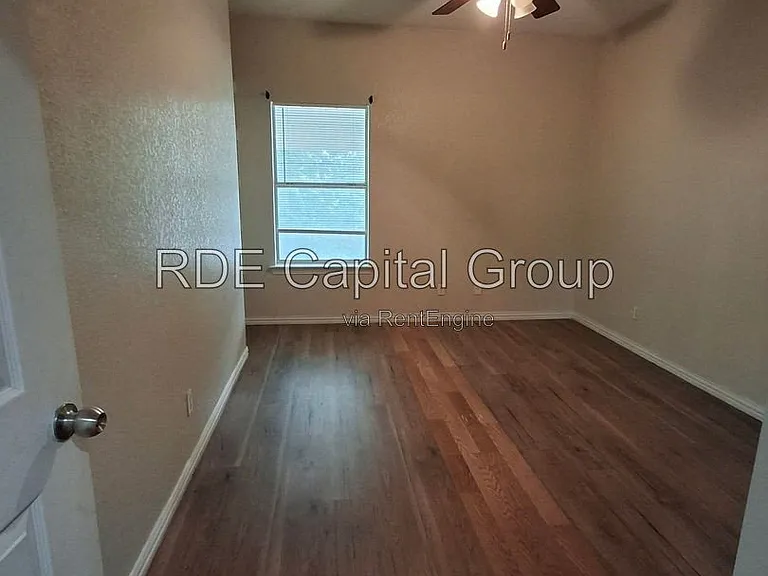 5203 Bexar St #2C — Photo 11
