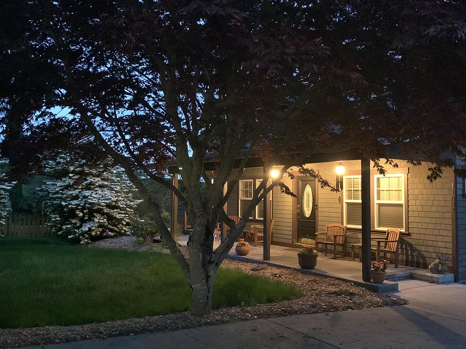 beautiful covered front porch