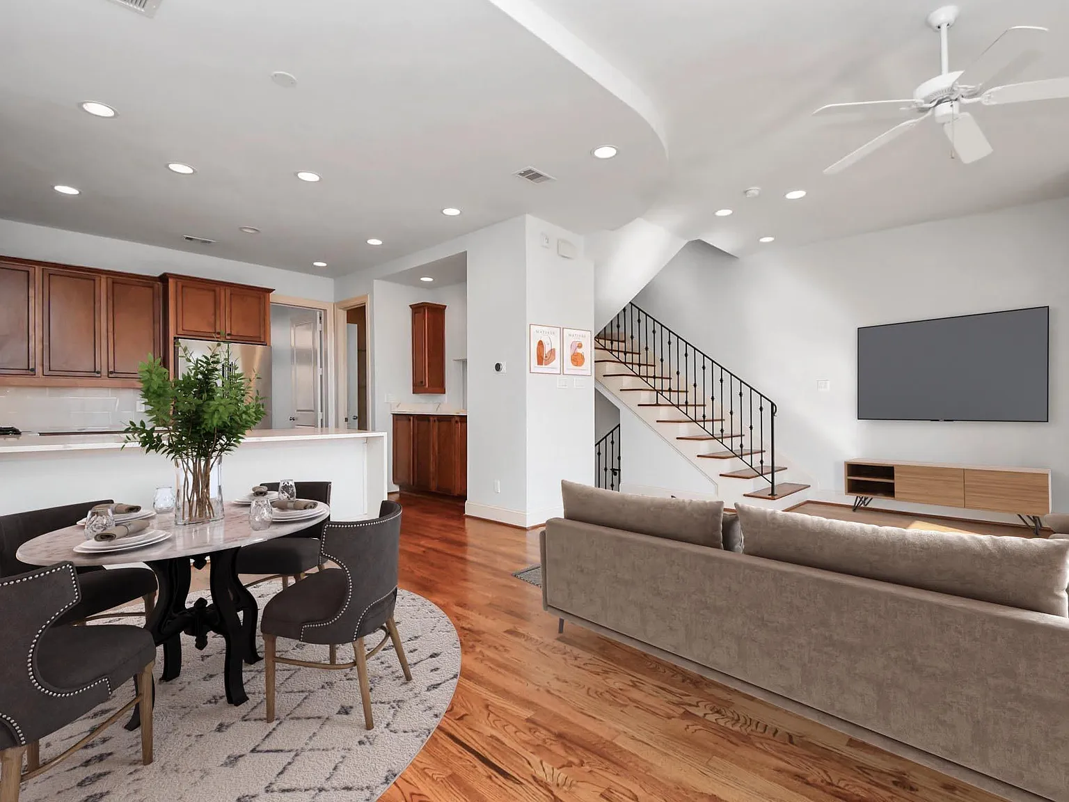 3 bed, 3.0 bath, 1971 sqft, $3,000 — Photo 4
