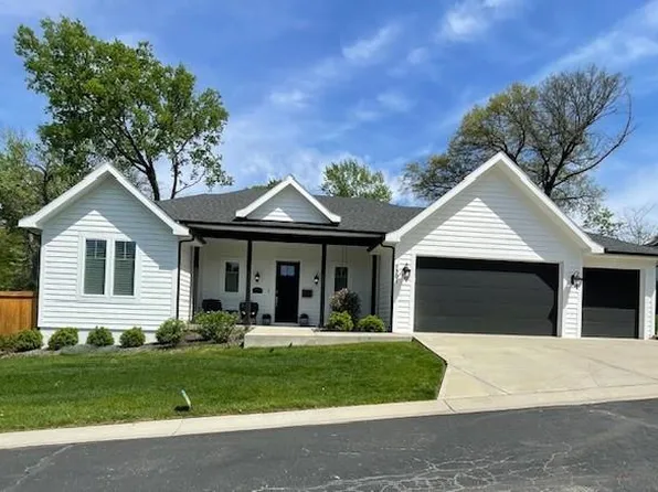 7501 Chadwick Ct, Prairie Village, KS 66208