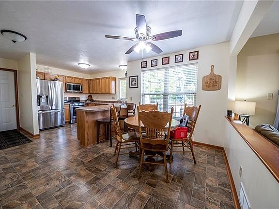 5th image of 200 Saint Andrew Ct