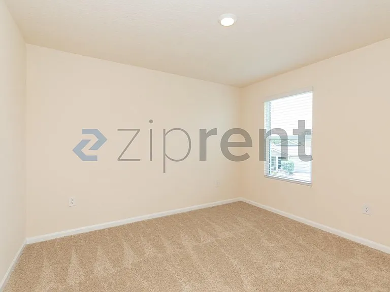 86135 Railway Pl — Photo 33
