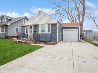 28 S Illinois Ave, Villa Park, IL 60181