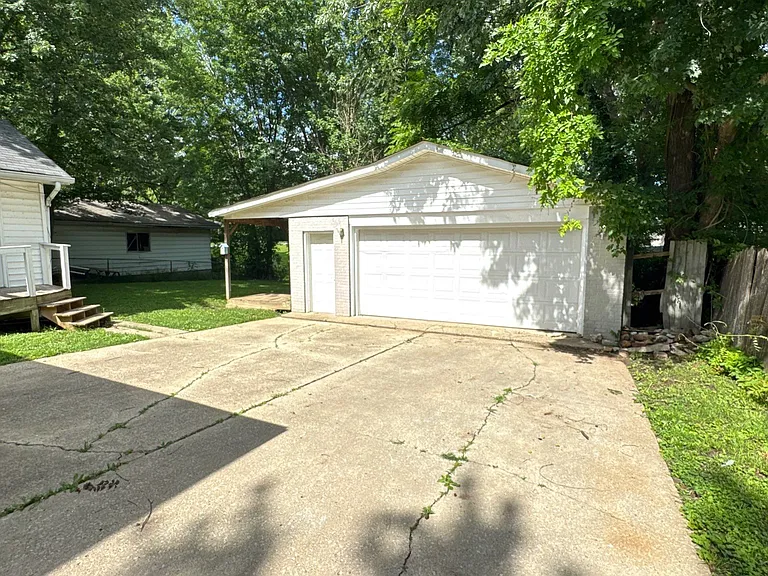 338 N Skyline Dr — Photo 36