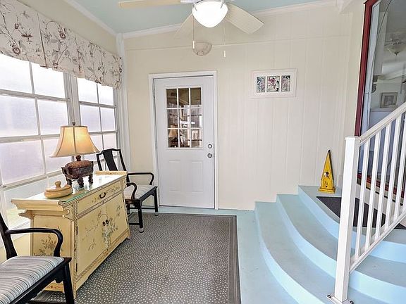 3rd image of 1043 Royal Palm Dr