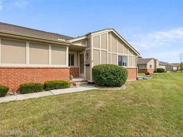 18515 Brookside Ln #16, Clinton Township, MI 48038