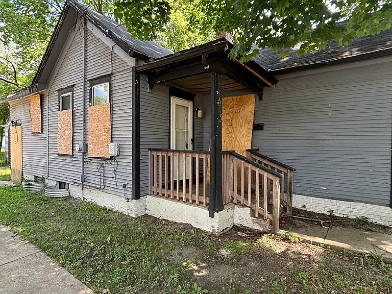 1319 W Aiken Ave — Photo 2