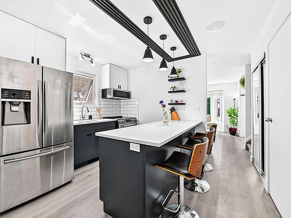5th image of 7209 183b St NW