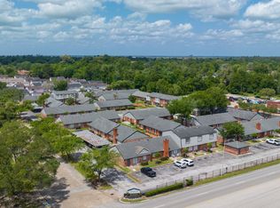 Lux Estate TX Apartments, Beaumont, TX 77706