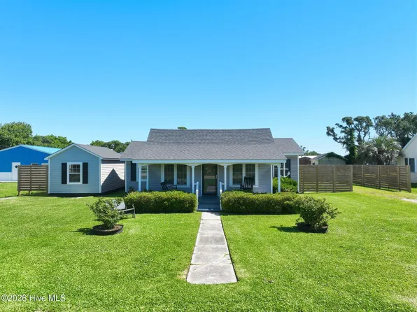 899 Island Road, Harkers Island, NC 28531
