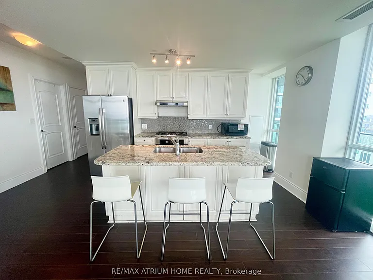 33 Bay St #4905 — Photo 7
