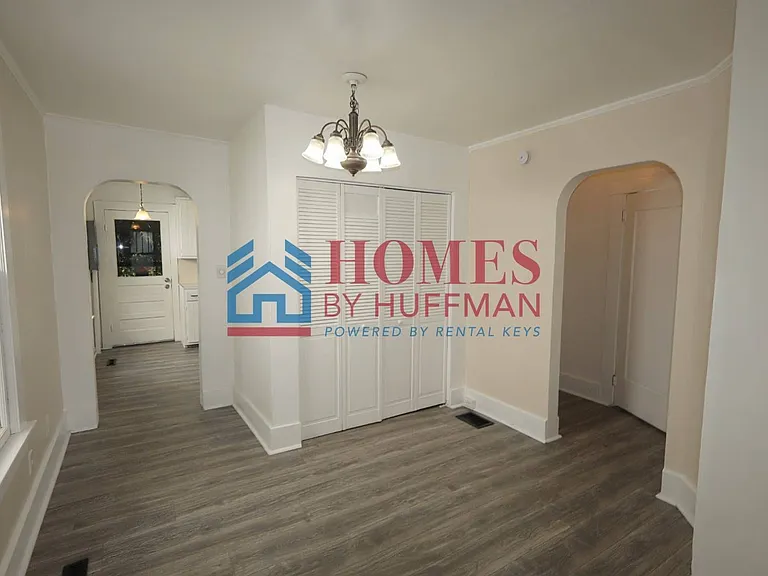 1516 E Illinois St — Photo 4