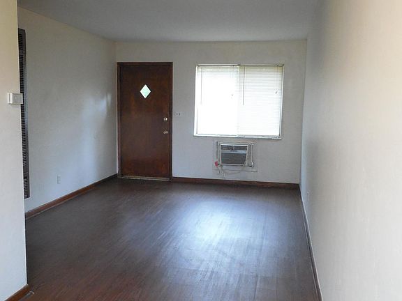 3rd image of 1547 Huffman Ave