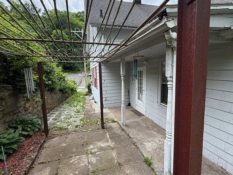 61 Vernon Ave #4 — Photo 6