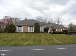 98 Stonehedge Dr, Carlisle, PA 17015