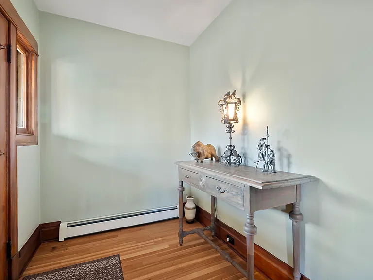326 E Monument St — Photo 5