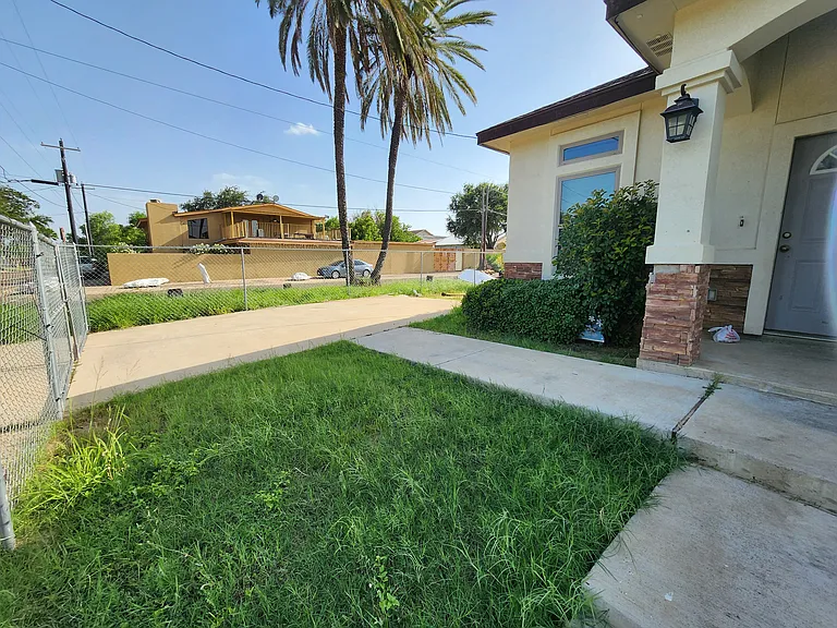 712 N Malinche Ave — Photo 3