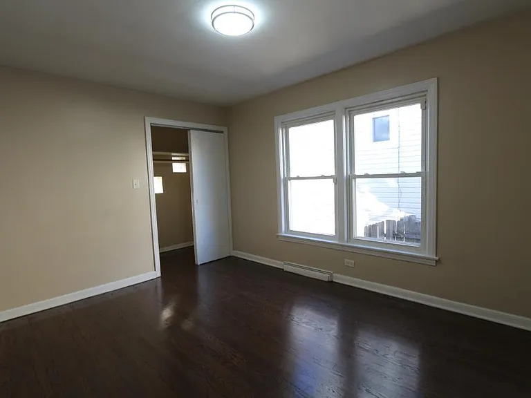 8553 S Oglesby Ave — Photo 10