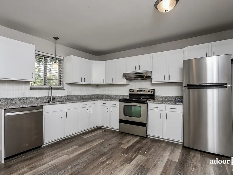 2140 Danelle Dr — Photo 2