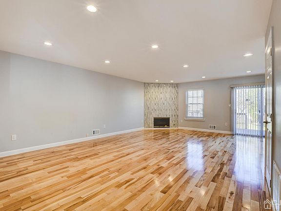 3rd image of 10 Ashley Ct #1010