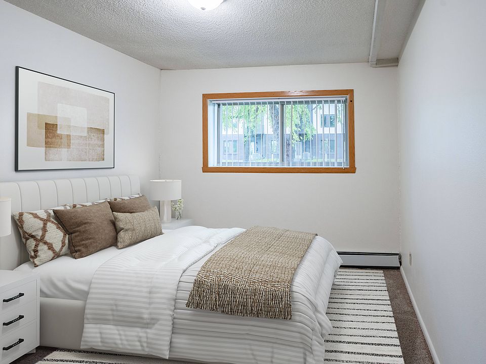 Fargo, ND Park Terrace Apartments | 21C | Bedroom
