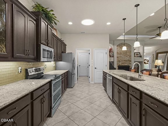 3rd image of 3376 Leonardo Ln