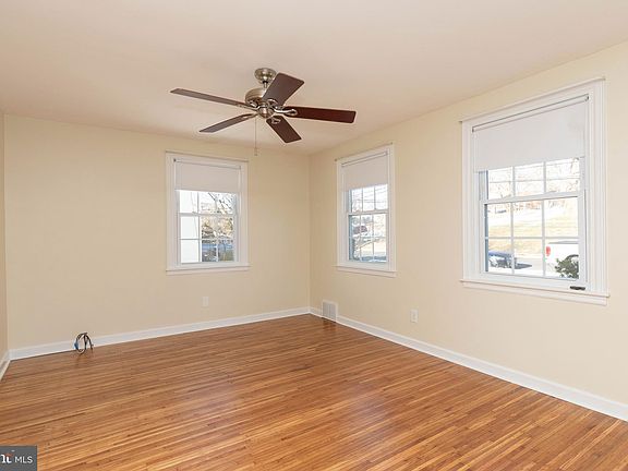 4th image of 304 Woodlawn Ave