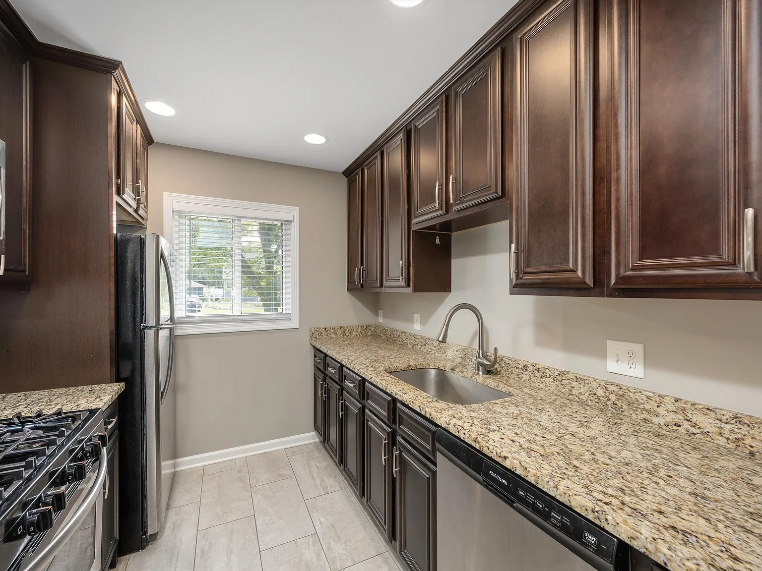 3402 Chester Rd — Photo 2