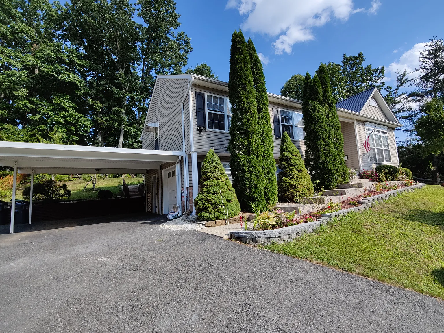 4 bed, 2156 sqft, $2,650 — Photo 1