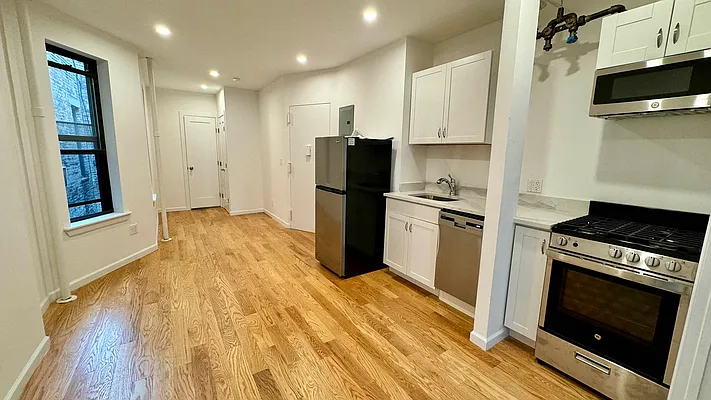 Rented by HOLTON REAL ESTATE INC. | media 11