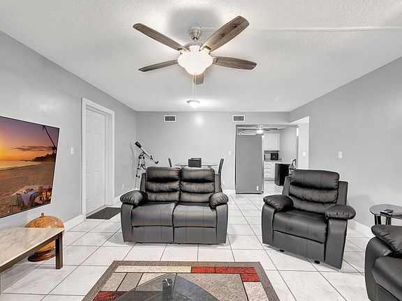 3rd image of 335 W Laurel Drive #2M