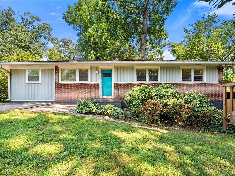 811 Whelchel Dr — Photo 1
