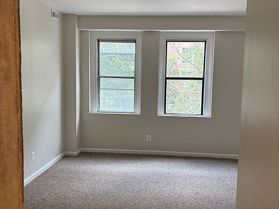 Living space - plenty of light