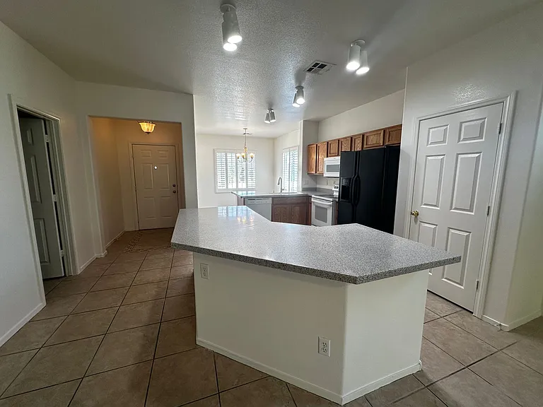 10912 Golden Birch Pl — Photo 5