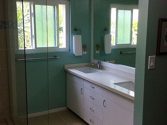 Master Bath with walkin show