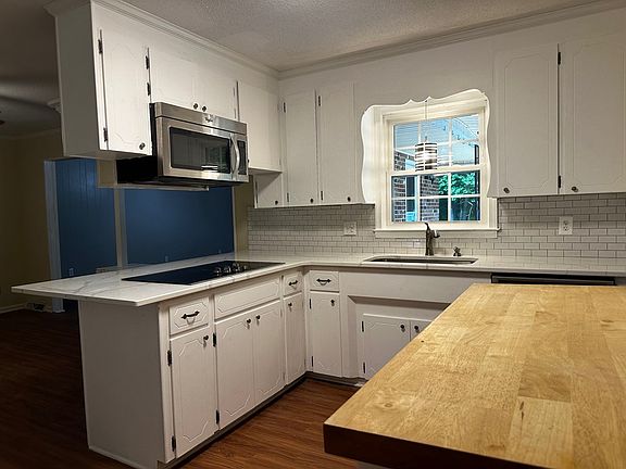 4th image of 104 Lynn St