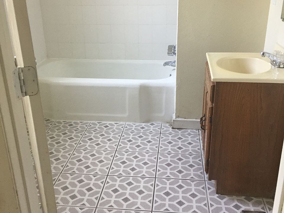 2nd image of 1625 9th Ave W #1