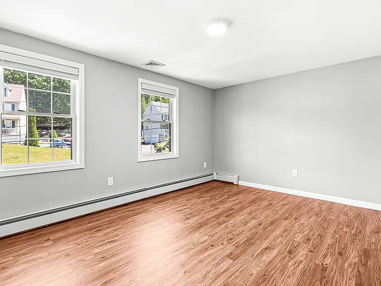 38 Idora Ave — Photo 9