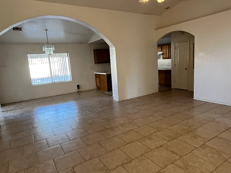 15261 S Cherry Hills Dr — Photo 1