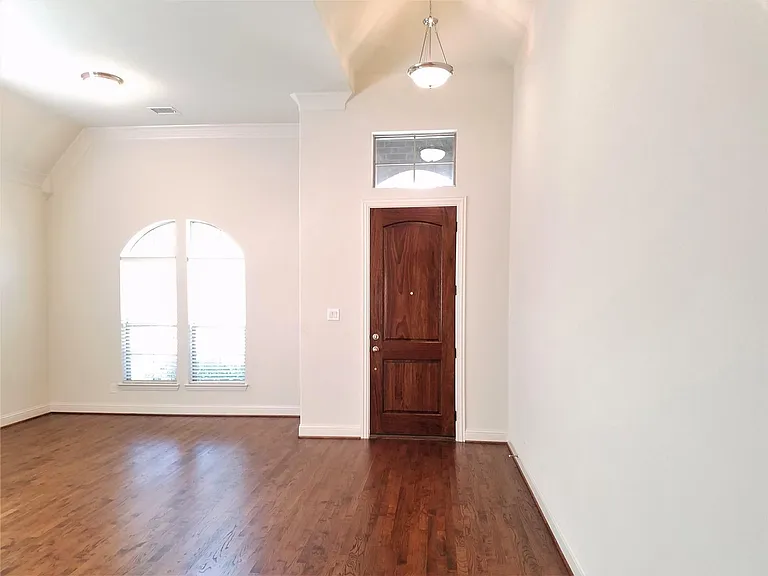 8714 Isaac St — Photo 10