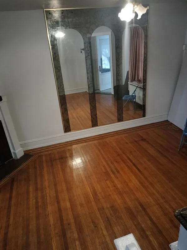 3 bed, 1.5 bath, 1304 sqft, $1,500 — Photo 4