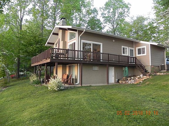 3rd image of 305 Lakewood Dr
