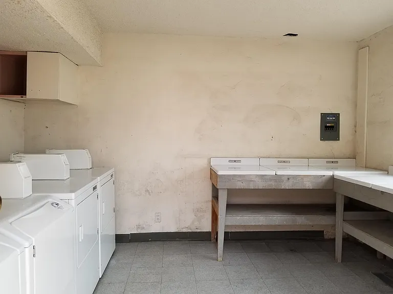 Laundry Room 3