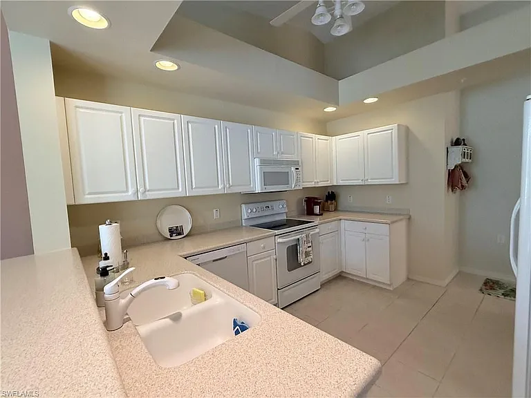 3555 Laurel Greens Ln N #202 — Photo 7