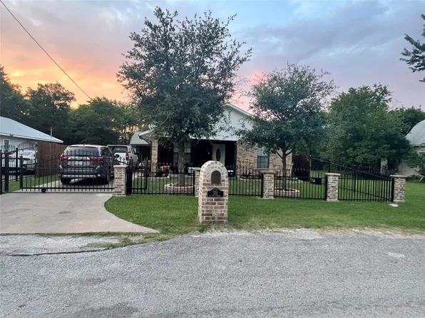 311 E 9th St, Ferris, TX 75125