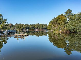 6 Tuckahoe Dr, Kilmarnock, VA 22482