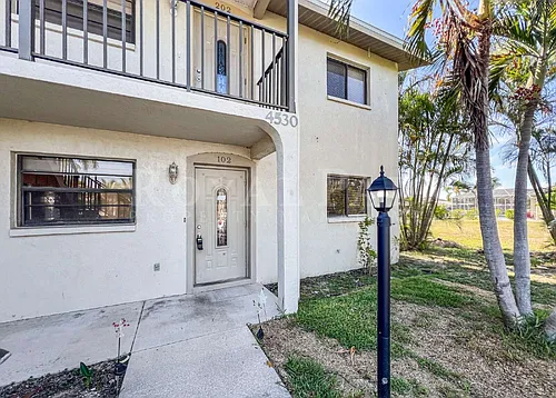 4530 SW 10th Ave Photo 1
