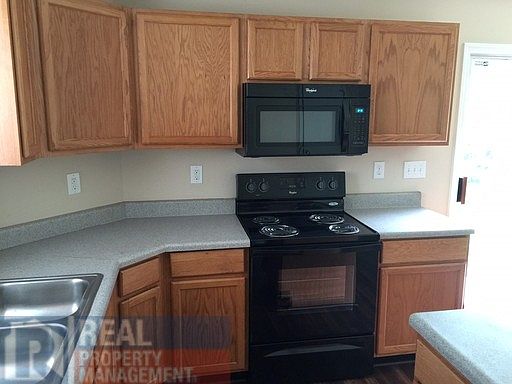 2nd image of 8 Selsey Ct