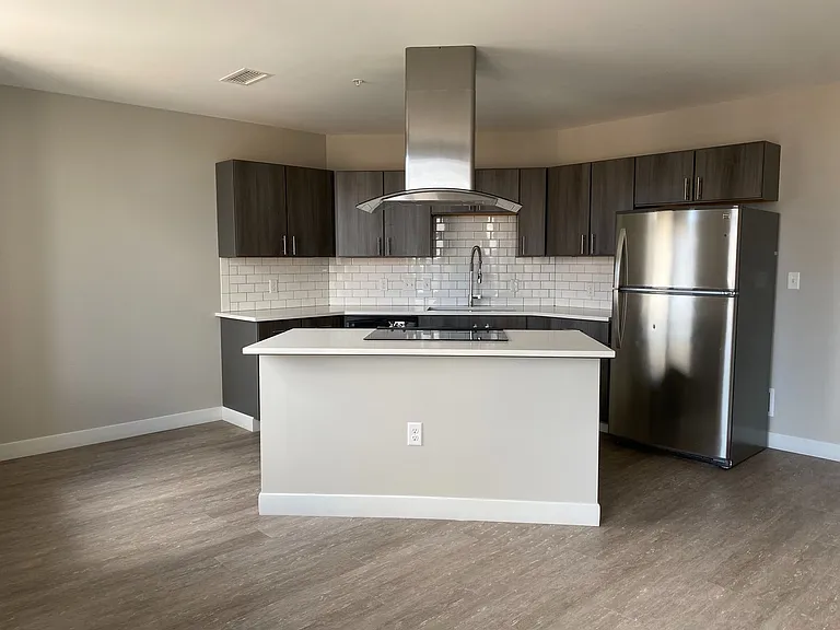 65 W Broad St — Photo 48